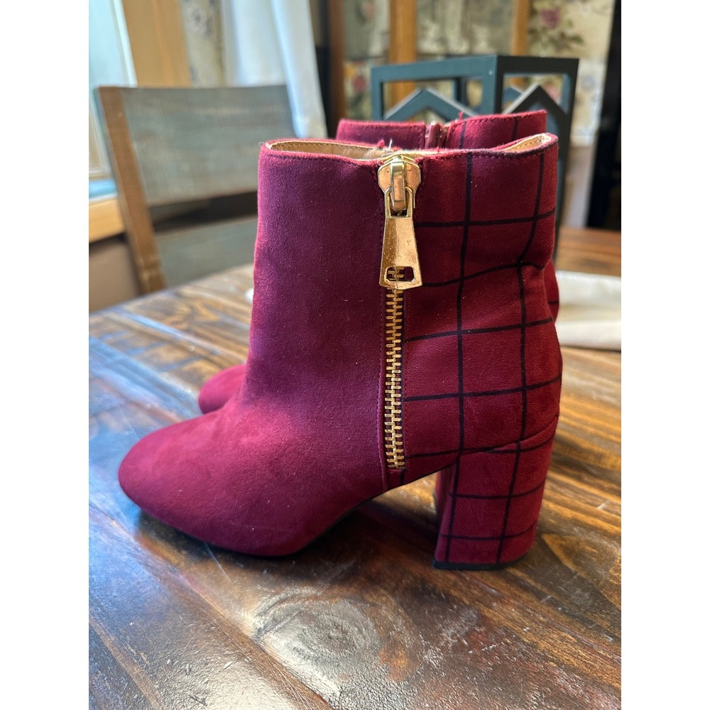 Journee Collection‎ Burgundy Faux Suede Grid Pattern Block Heel Ankle Boots Sz 7 - Picture 3 of 10